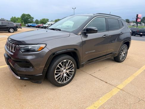 Used 2024 Jeep Compass Limited w/ Elite Group AWD/4WD image 4