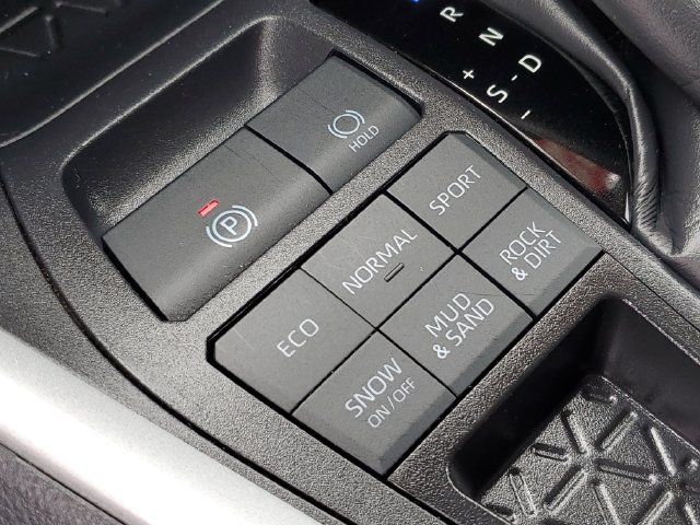 Used 2025 Toyota RAV4 XLE AWD/4WD image 21