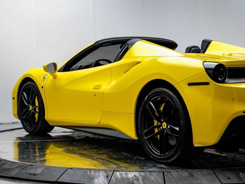Used 2017 Ferrari 488 Spider image 16