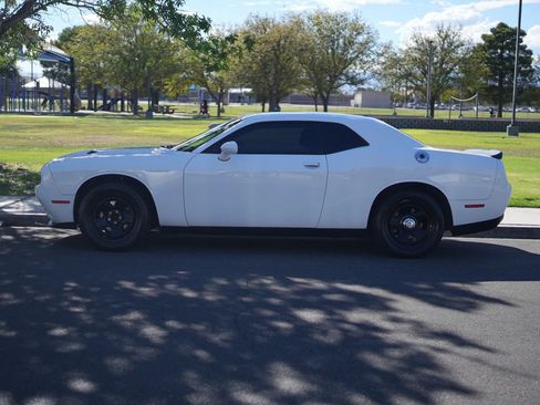 Used 2016 Dodge Challenger SXT RWD image 3