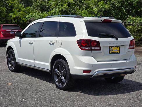 Used 2019 Dodge Journey Crossroad w/ Nav & Sun Group FWD image 24