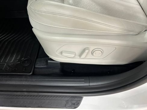 Used 2022 Kia Sorento S AWD/4WD image 12