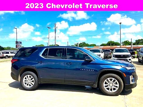 Used 2023 Chevrolet Traverse LS FWD image 8