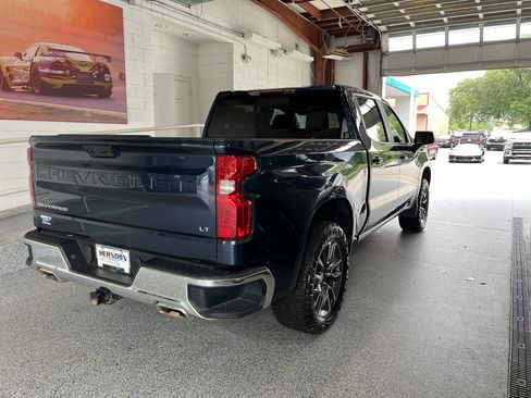 Used 2022 Chevrolet Silverado 1500 LT AWD/4WD image 9
