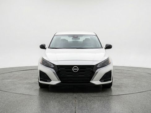 Used 2025 Nissan Altima 2.5 SV image 2