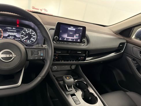 Used 2023 Nissan Rogue SL image 18