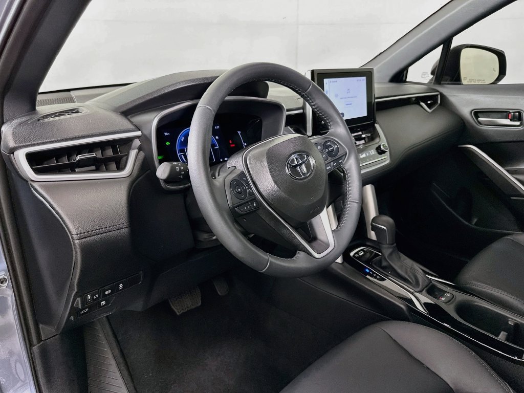 Used 2025 Toyota Corolla Cross AWD Hybrid w/ Convenience Package image 9