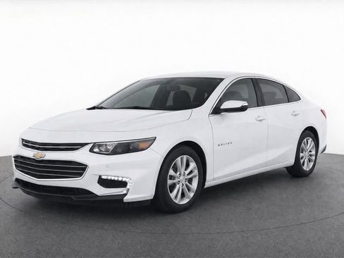 Used 2018 Chevrolet Malibu LT w/ Leather Package FWD image 3