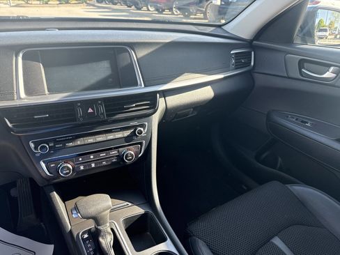 Used 2019 Kia Optima S w/ S Panoramic Sunroof Package image 12