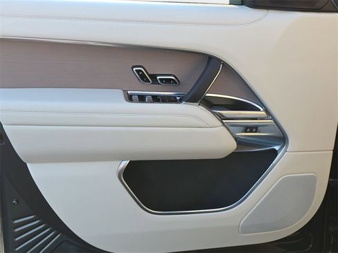 New 2026 Land Rover Range Rover SE image 28