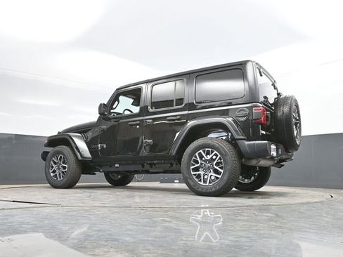 Used 2025 Jeep Wrangler Unlimited Sahara AWD/4WD image 49