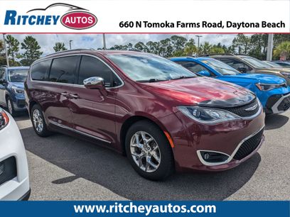 Used 2017 Chrysler Pacifica Limited w/ Advanced Safetytec Group