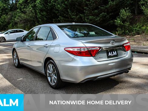 Used 2015 Toyota Camry SE w/ Moonroof Package FWD image 5