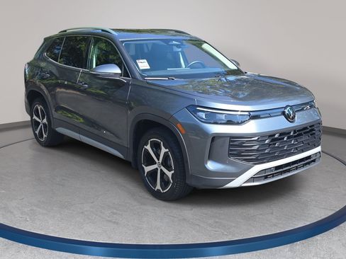 Certified 2025 Volkswagen Tiguan SE AWD/4WD image 3