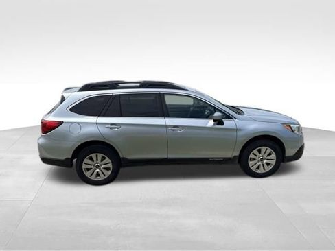Used 2016 Subaru Outback 2.5i Premium AWD/4WD image 2