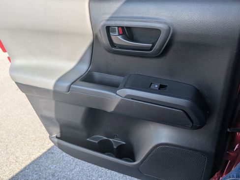 Used 2020 Toyota Tacoma SR w/ SR Convenience Package image 28