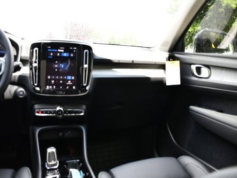 New 2025 Volvo XC40 B5 Plus w/ Protection Package Premier image 19
