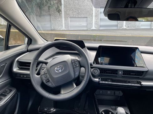 Used 2025 Toyota Prius LE image 34