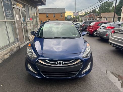 Used 2013 Hyundai Elantra GT w/ Tech Pkg FWD image 2