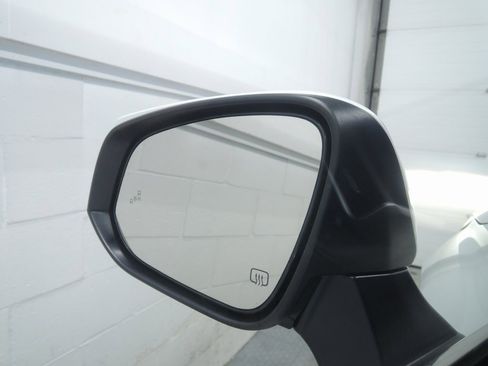 Used 2022 Toyota Highlander LE image 24