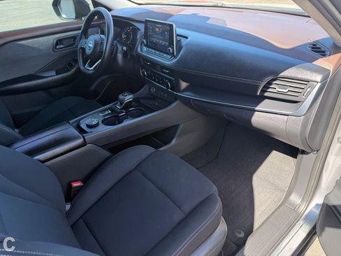 Used 2023 Nissan Rogue S AWD/4WD image 9