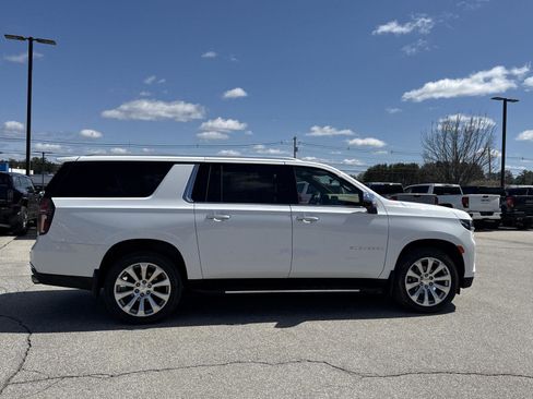 Used 2021 Chevrolet Suburban Premier w/ Premium Package image 4