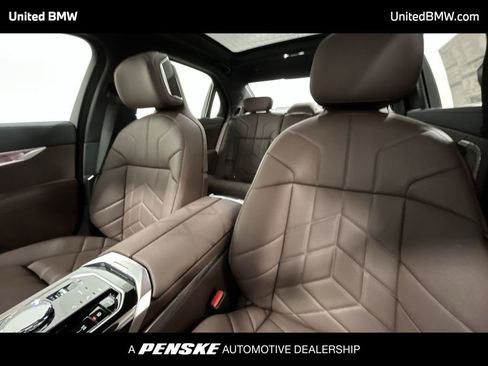 New 2026 BMW 750e xDrive w/ Premium Package image 13