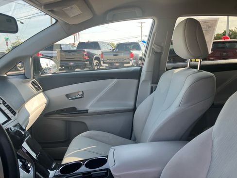 Used 2015 Toyota Venza LE FWD image 9