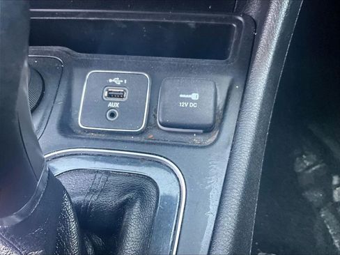 Used 2021 Jeep Cherokee Limited image 25