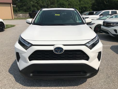 Used 2022 Toyota RAV4 XLE w/ Convenience Package AWD/4WD image 3