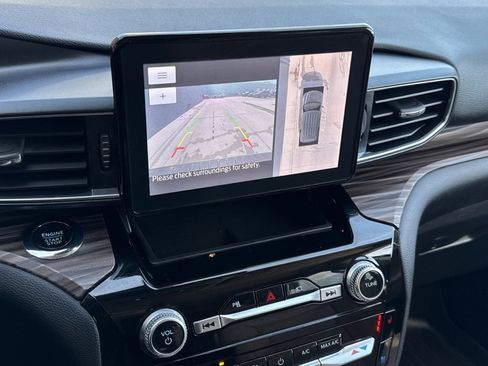 Used 2022 Ford Explorer Limited w/ Equipment Group 301A image 7