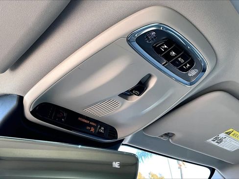 Used 2020 Volvo S60 T5 Momentum image 34