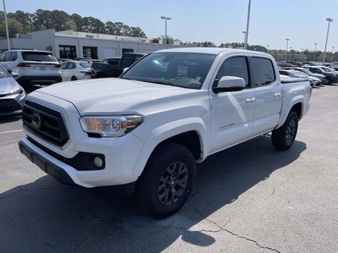 Used 2023 Toyota Tacoma SR5 w/ Technology Package image 6