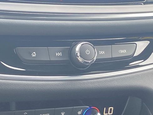 Used 2022 Buick Enclave Essence w/ Sport Touring Edition image 21