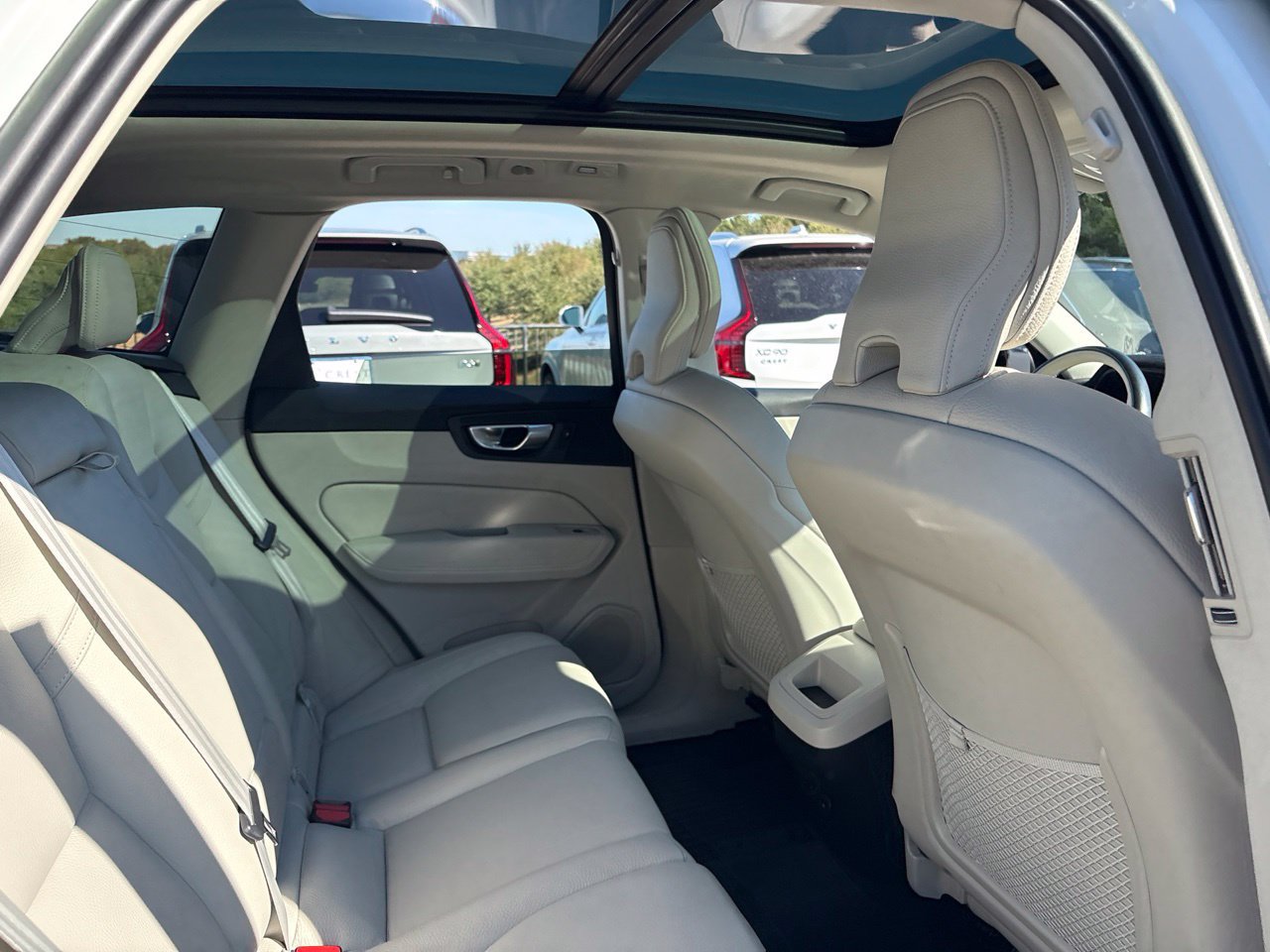 Used 2023 Volvo XC60 B5 Plus w/ Climate Package FWD image 12