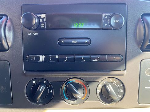 Used 2005 Ford F350 165 W.B. 2D image 14