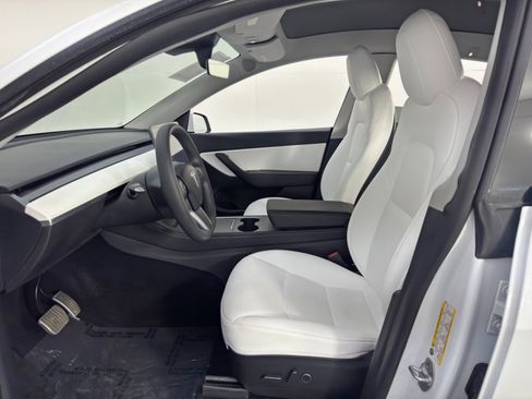 Used 2021 Tesla Model Y Long Range image 17