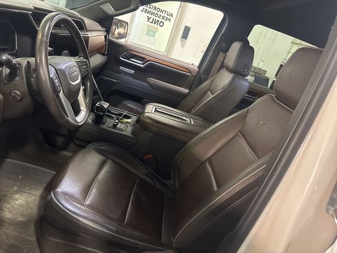 Used 2022 GMC Sierra 1500 Denali w/ Denali Reserve Package image 12