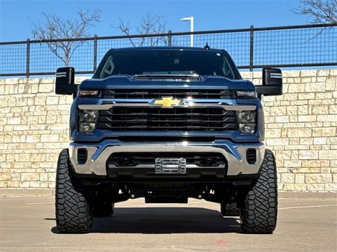 Used 2024 Chevrolet Silverado 2500 LT image 2