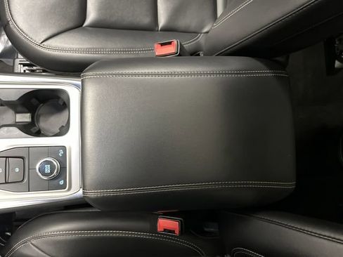 Used 2022 Ford Explorer XLT image 22