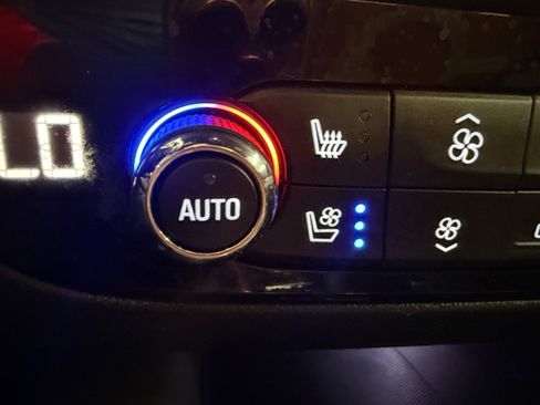 Used 2024 Buick Enclave Premium AWD/4WD image 25