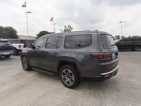 Used 2024 Jeep Wagoneer 4WD w/ Premium Group I image 17