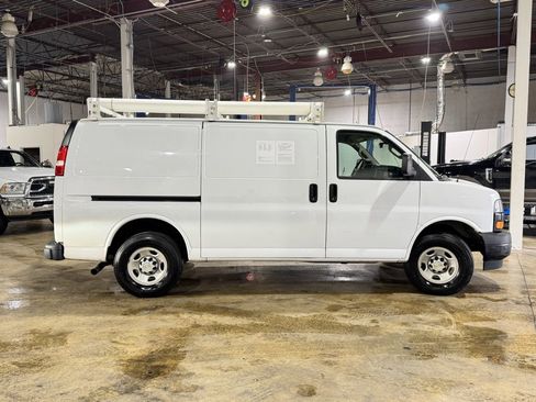 Used 2020 Chevrolet Express 3500 w/ Driver Convenience Package image 4