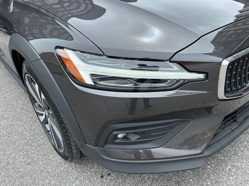 Certified 2025 Volvo V60 B5 Cross Country Plus image 8