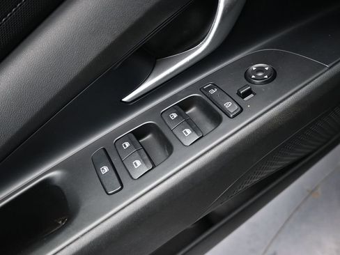 Used 2024 Hyundai Elantra SEL image 18