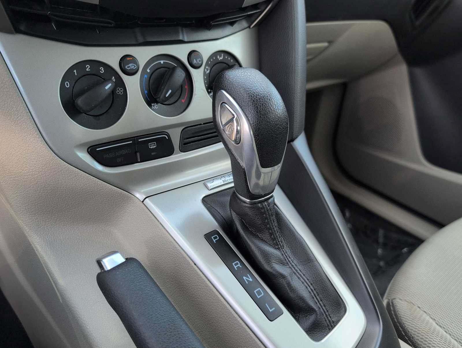 Used 2014 Ford Focus SE w/ SE Winter Package FWD image 27