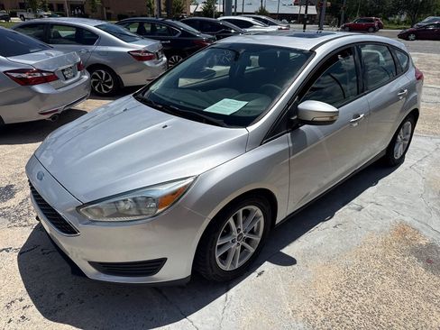 Used 2015 Ford Focus SE FWD image 1