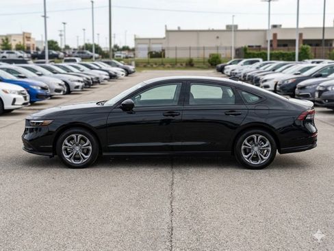 Used 2023 Honda Accord EX image 3