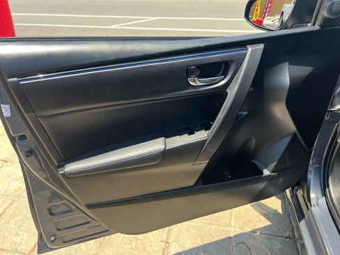 Used 2017 Toyota Corolla SE w/ Carpet Mat Package (TMS) FWD image 11