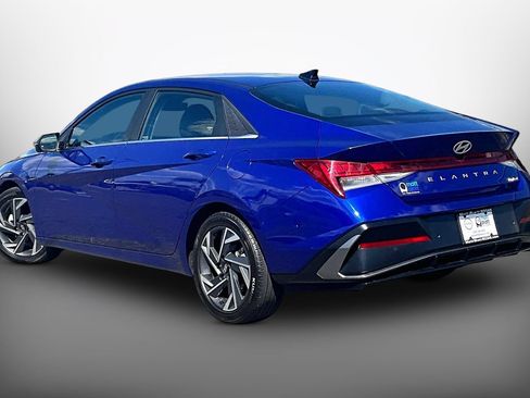 Used 2024 Hyundai Elantra Limited FWD image 11